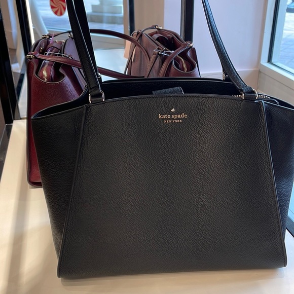 Kate Spade Brim Laptop Tote 

COLOR:
Black - Picture 11 of 16